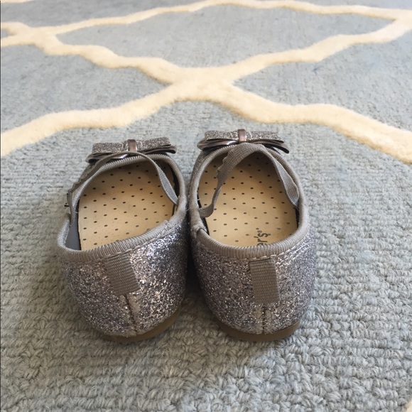 Silver ballet flats. - Picture 4 of 6